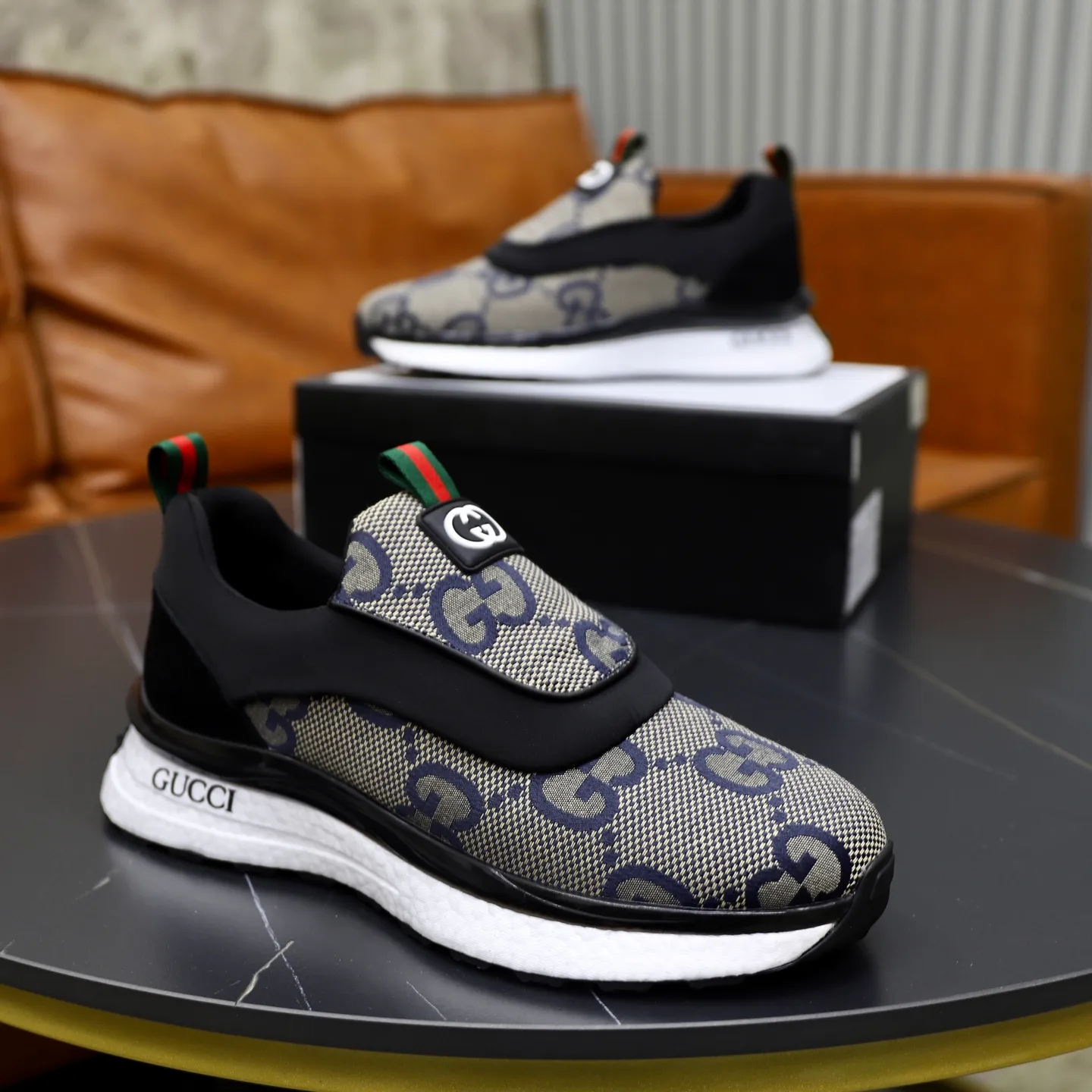 Ex-factory price: 462💰🙅‍♂️🙅‍♂️🙅‍♂️ Brand: Gucci GuCCI Standard code: 38-44 (45 customized) Grade: Same as the official website Material: Original leather stitching brand cloth Comfortable and breathable lining Lightweight and wear-resistant sports outsole Style category: Men's fashionable casual shoes Running sneakers Distinguished luxury brand elements Top luxury Color: actual picture color